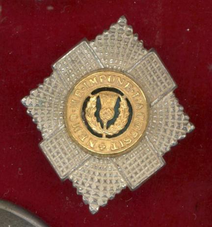 Scottish Royal Scots Officer's glengarry badge. 