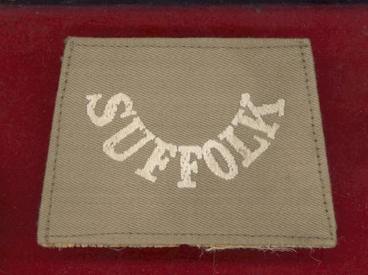 SUFFOLK Suffolk Regiment WW2 slip-on shoulder title