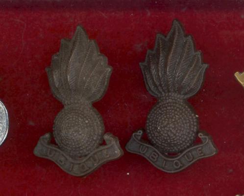 Royal Artillery WW2 plastic economy collar badges