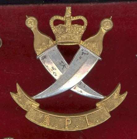 Aden Protectorate Levies Officer's cap badge