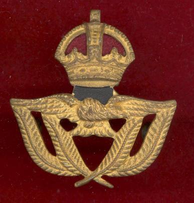 Royal Air Force Officers small pattern cap badge 