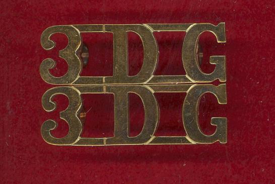 3 D G 3rd Dragoon Guards shoulder titles