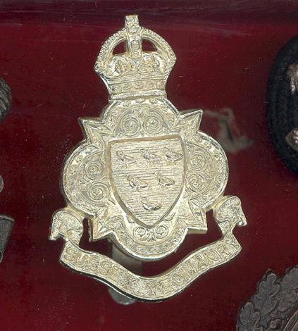 The Sussex Yeomanry King's Crown staybright cap badge