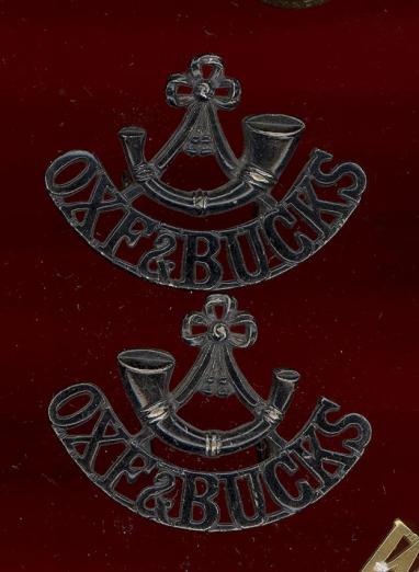 Bugle  / OXF & BUCKS shoulder titles