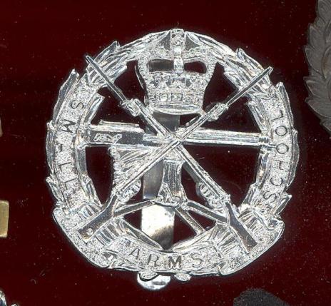 Small Arms School staybright cap badge