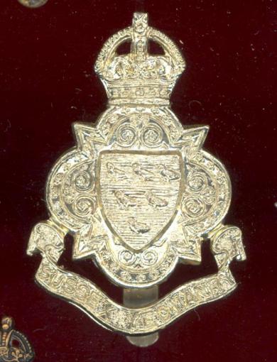 The Sussex Yeomanry King's Crown staybright cap badge