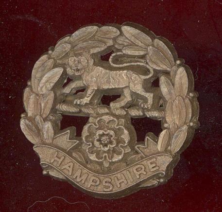 Hampshire Regt WW2 plastic economy cap badge 