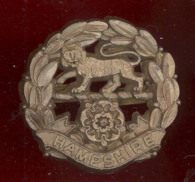 Hampshire Regt WW2 plastic economy cap badge