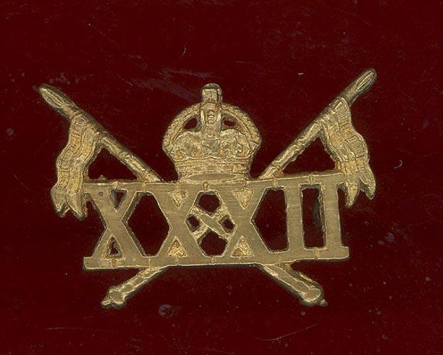 Indian Army; XXXII 32nd Cavalry WW1 cap badge / shoulder titles