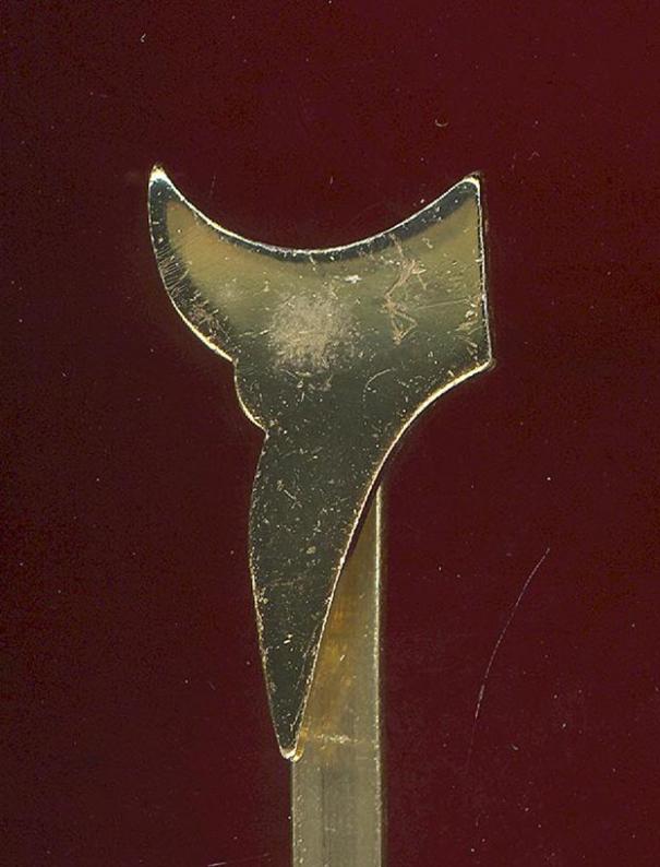 6th King's African Rifles Arabic staybright cap badge numeral