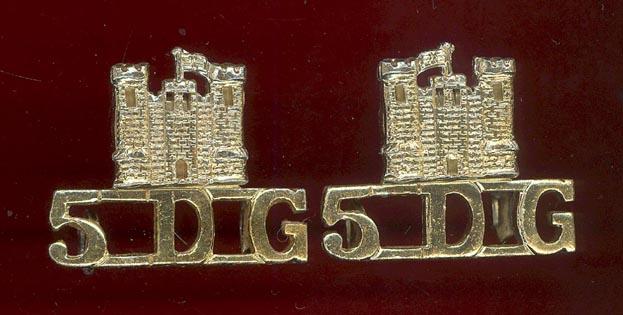 Castle / 5-DG 5th Inniskilling Dragoon Guards staybright shoulder titles
