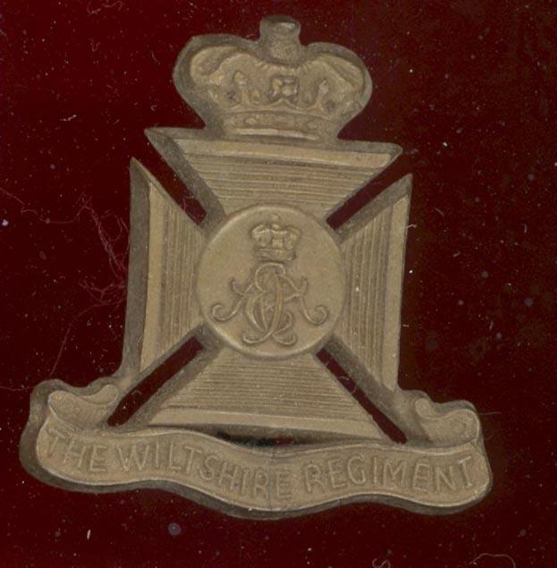 Wiltshire Regiment WW2 plastic economy cap badge