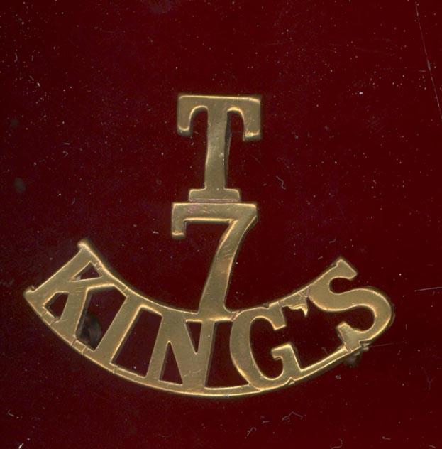 T / 7 / KING'S WW1 shoulder title