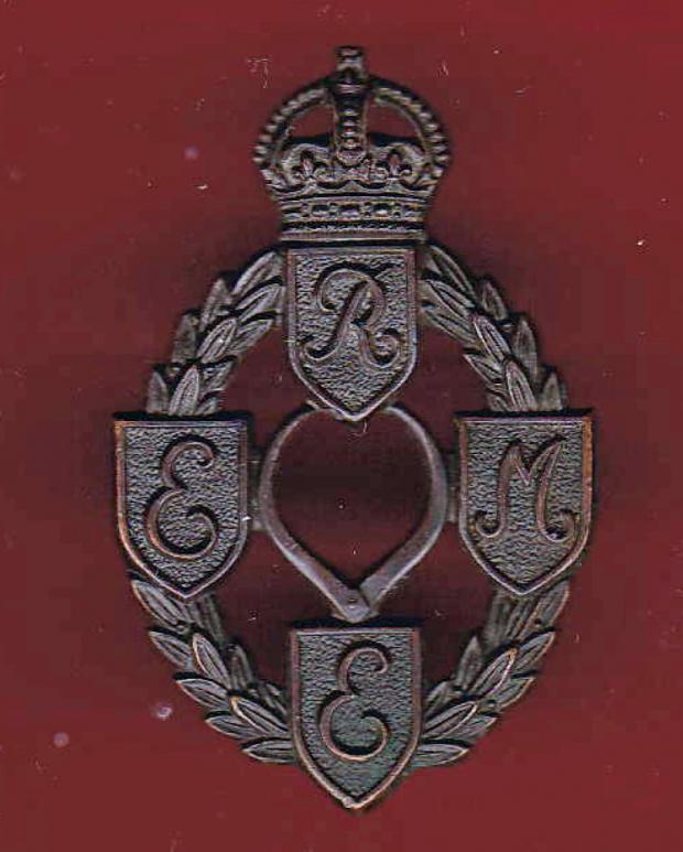 Royal Electrical Mechanical Engineers WW2 Officer's OSD cap badge