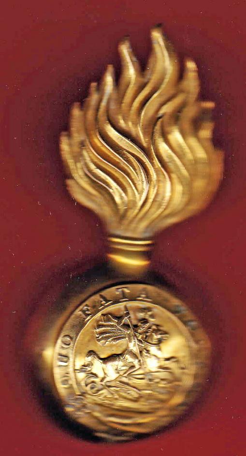 Northumberland Fusiliers Officer's fur cap grenade .