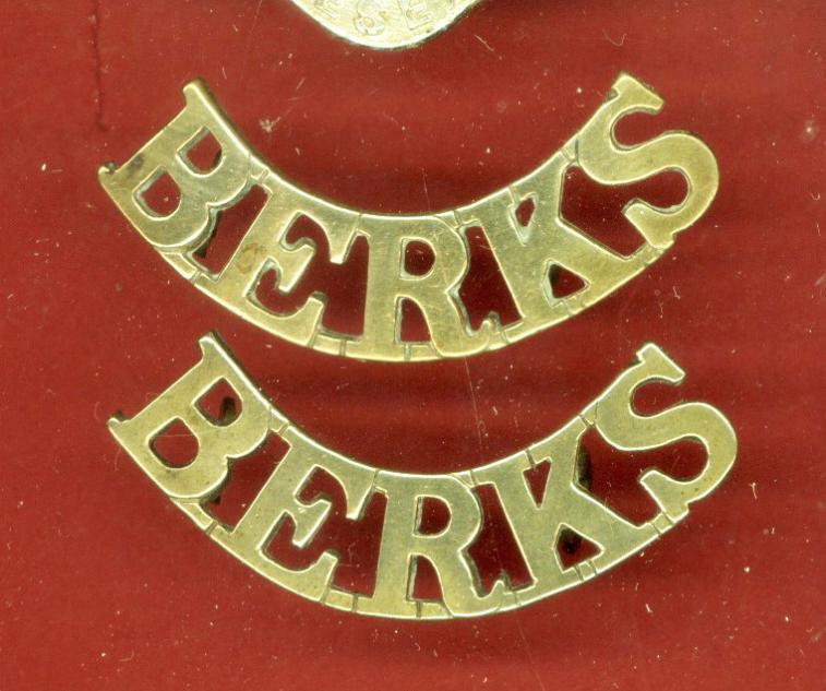 BERKS Berkshire Yeomanry  shoulder titles