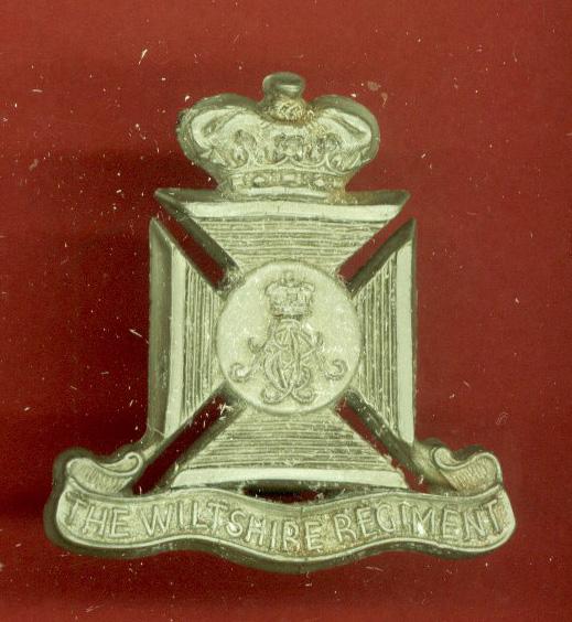 Wiltshire Regiment WW2 plastic economy cap badge