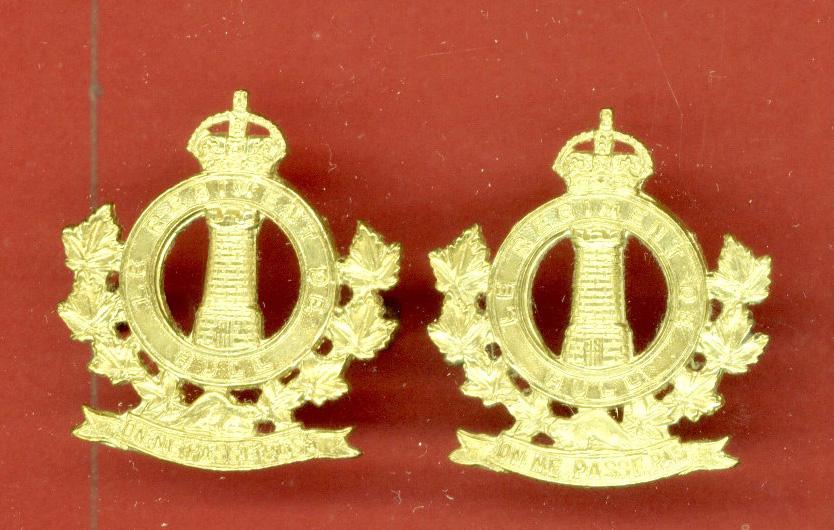 Canadian Le Regiment De Hull WW2 collar badges