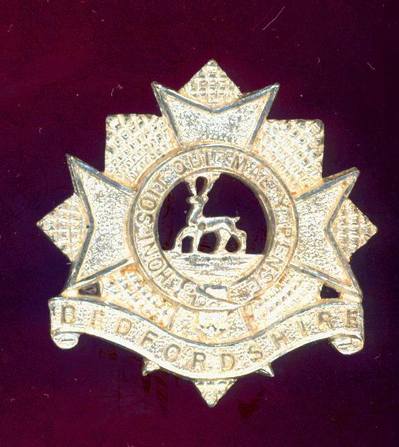 Bedfordshire Regiment (TA) Officer’s cap badge.