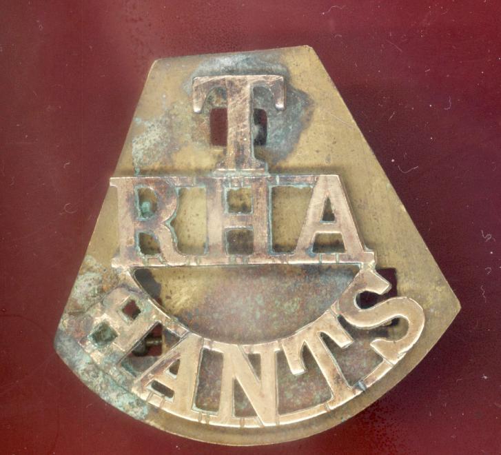 T / RHA / HANTS WW1 shoulder title