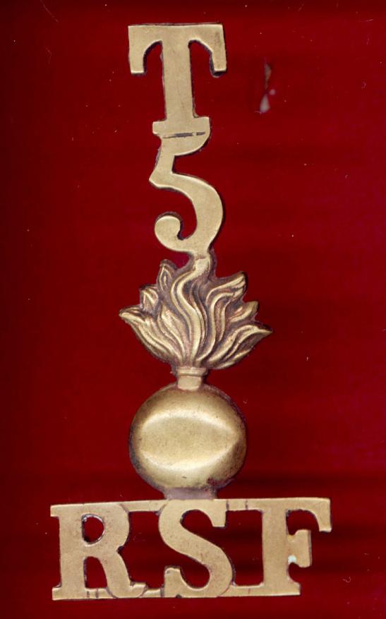 T / 5 / Grenade / R.S.F. Royal Scots Fusiliers WW1 shoulder title