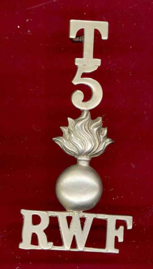 T / 5 / Grenade / R.W.F. Royal Welsh Fusiliers pre WW1 shoulder title