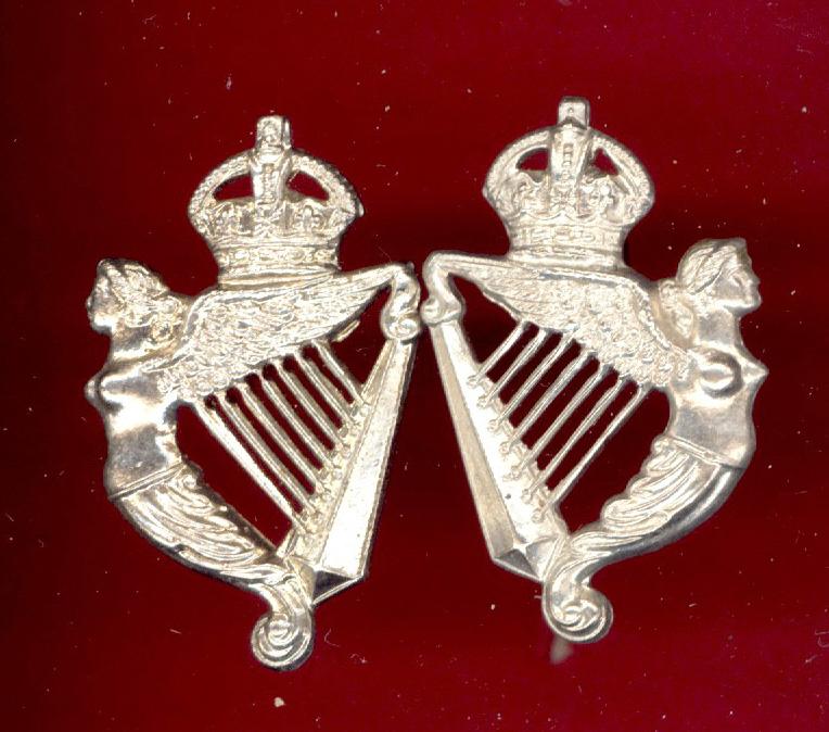 16th / 5th The Queen's Lancers OR's collar badges