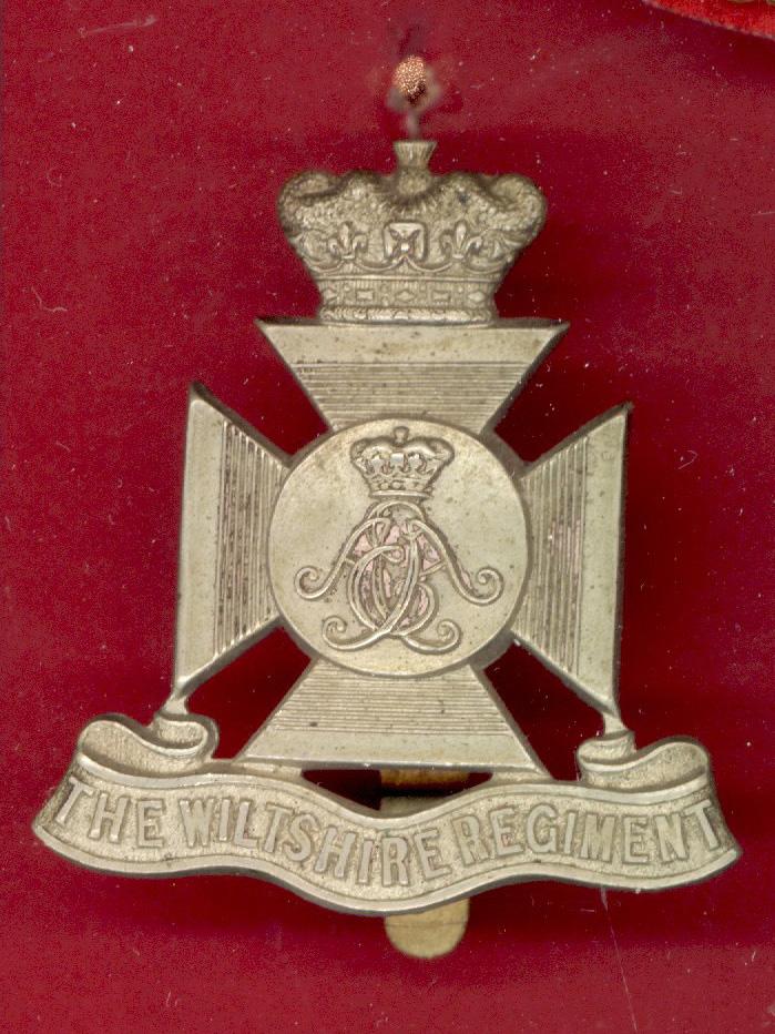 VB The Wiltshire Regiment Edwardian cap badge