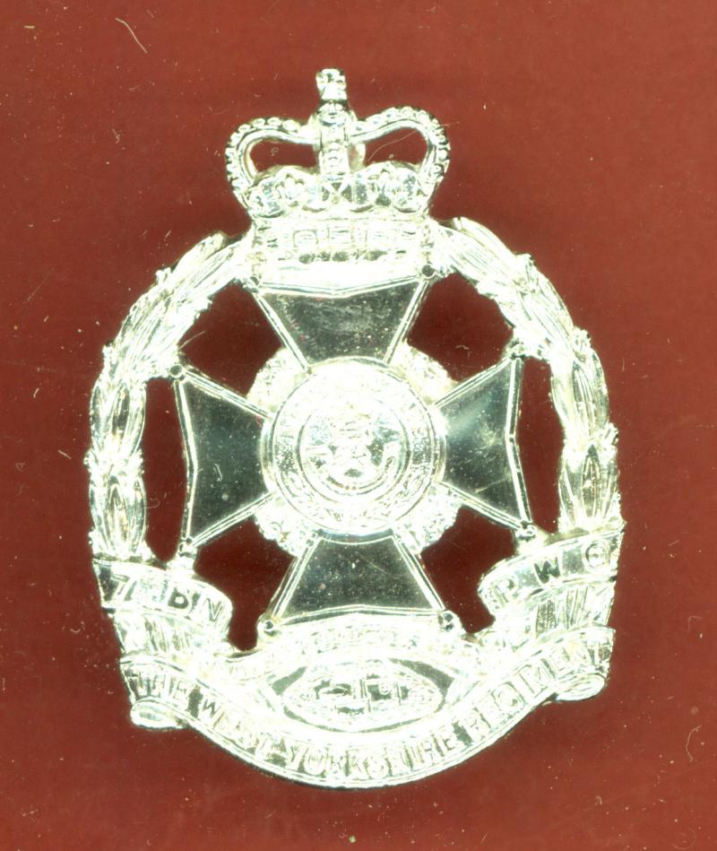 7th Bn. P.W.O. West Yorkshire Regt (Leeds Rifles) staybright cap badge