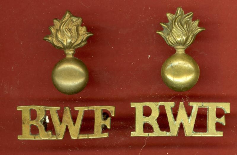 Grenade / RWF Royal Welsh Fusiliers shoulder titles