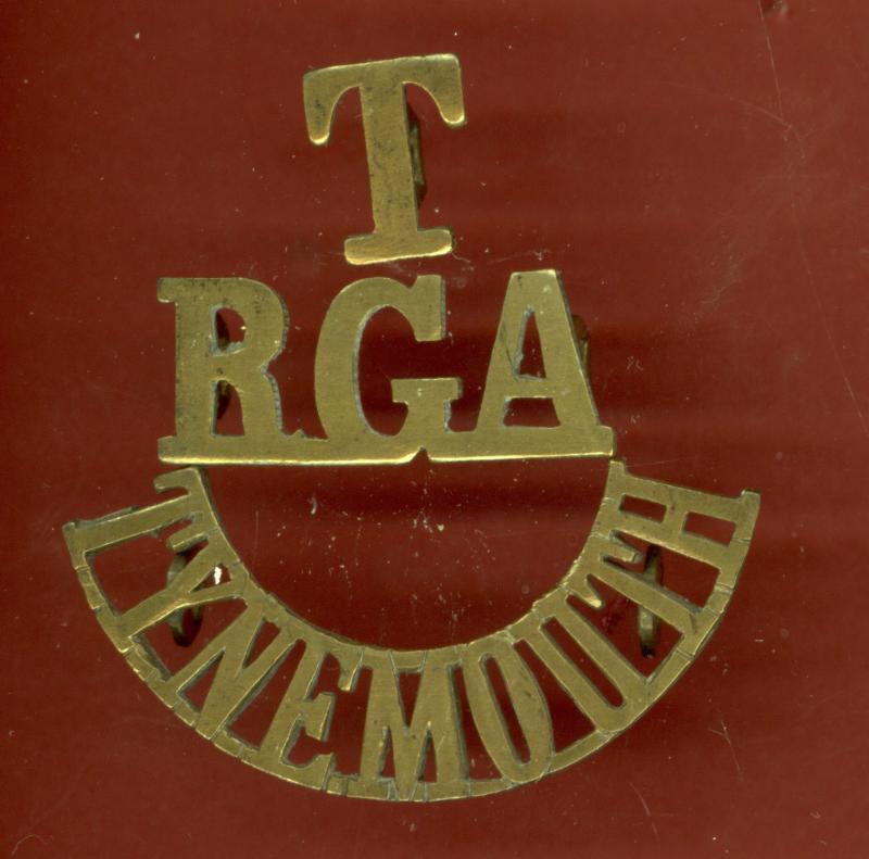 T / RGA / TYNEMOUTH brass Royal Garrison Artillery shoulder title