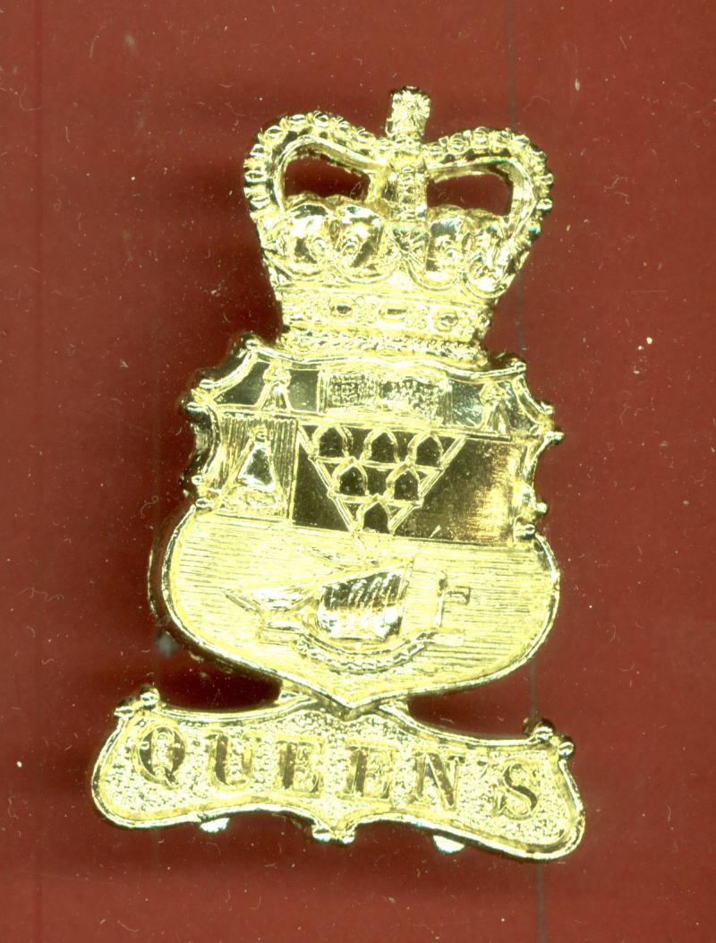 Queen's University Belfast O.T.C. staybright cap badge