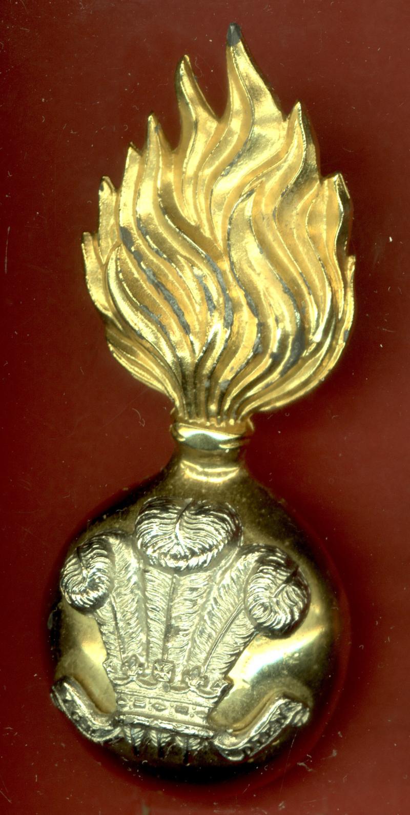 Royal Welsh Fusiliers Bandsman fur cap grenade.