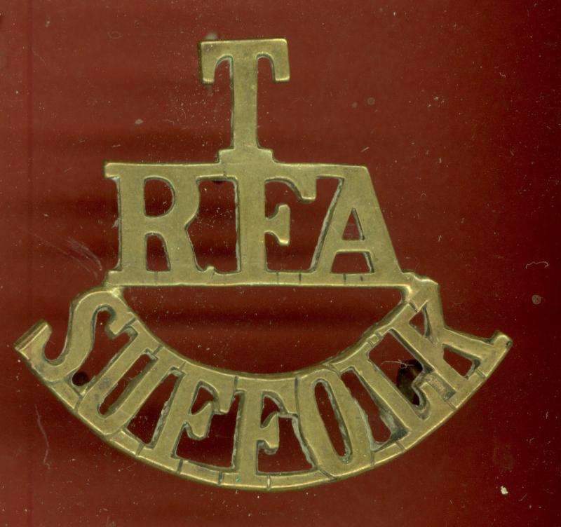 T / RFA / SUFFOLK WW1 shoulder title