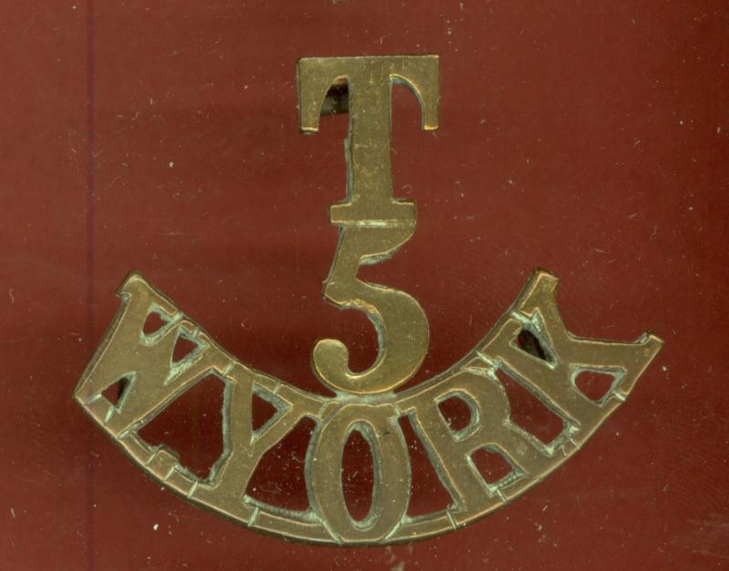 T / 5 / W.YORK WW1 brass shoulder title