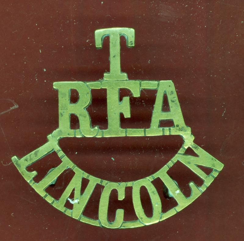 T / RFA / LINCOLN WW1 shoulder title