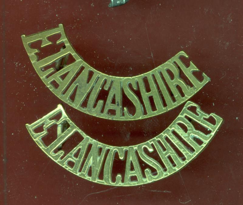 E. LANCASHIRE WW1 shoulder titles