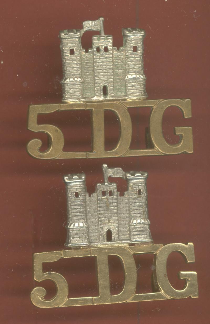 Castle / 5-DG 5th Inniskilling Dragoon Guards shoulder titles