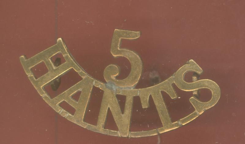 5 / HANTS WW1 Greatcoat shoulder title