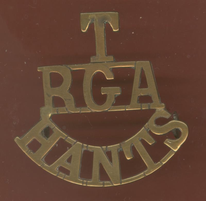 T / RGA / HANTS WW1 shoulder title