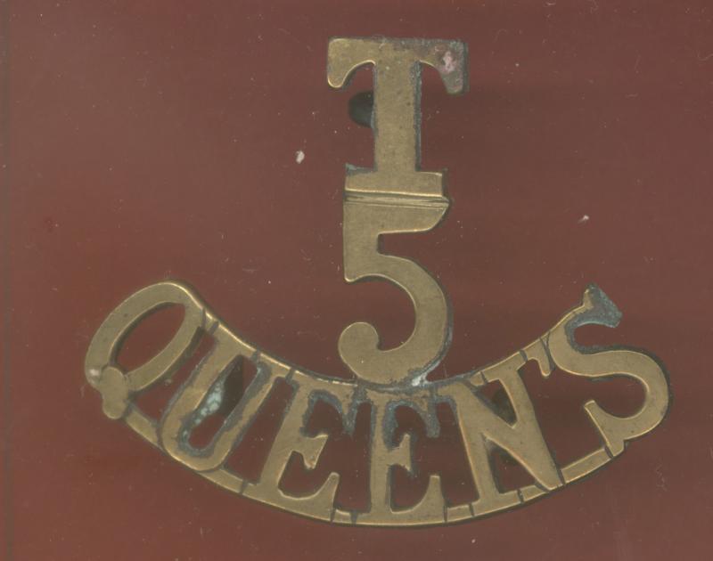 T / 5 / QUEEN'S  Queen's Royal West Surrey Regt. WW1 shoulder title