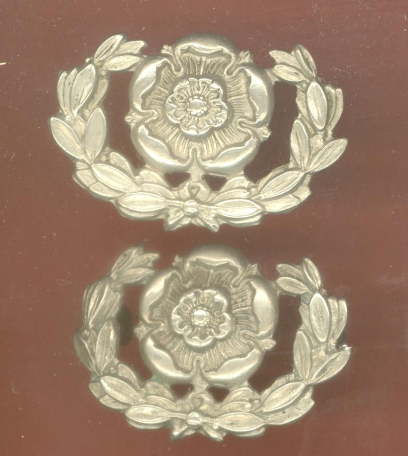 VB The Hampshire Regiment. collar badges