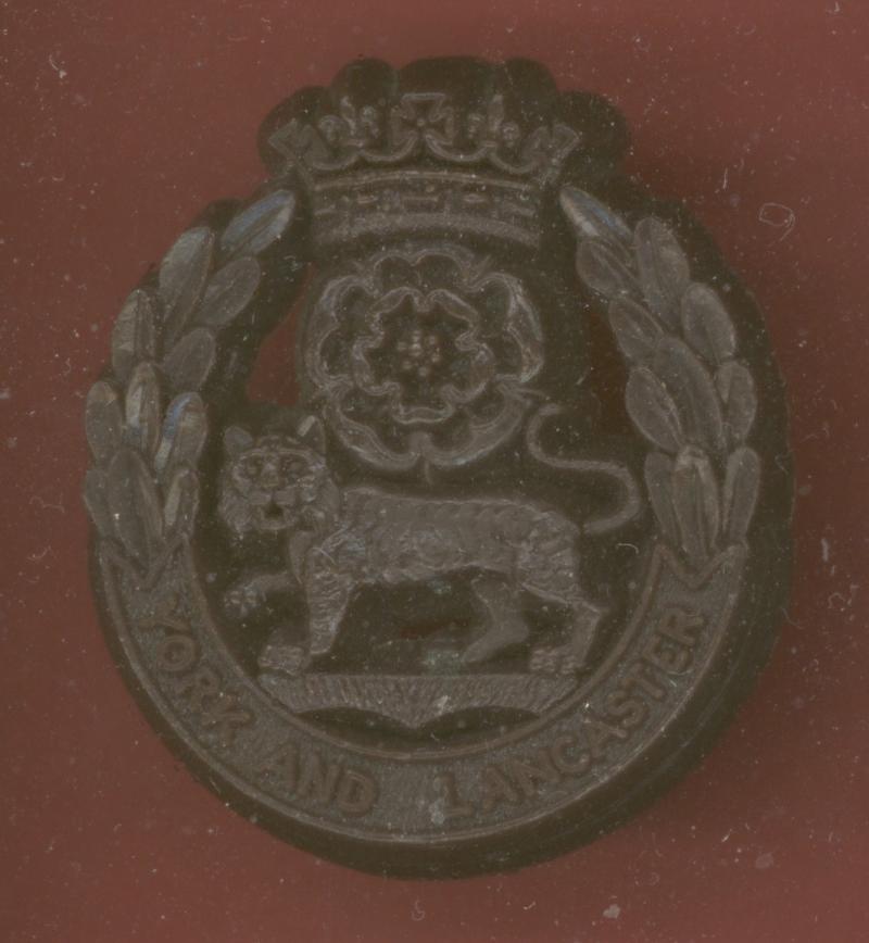 York & Lancaster Regt. WW2 plastic economy cap badge