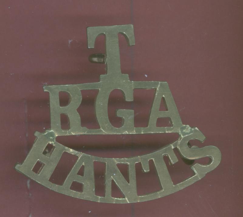 T / RGA / HANTS WW1 shoulder title