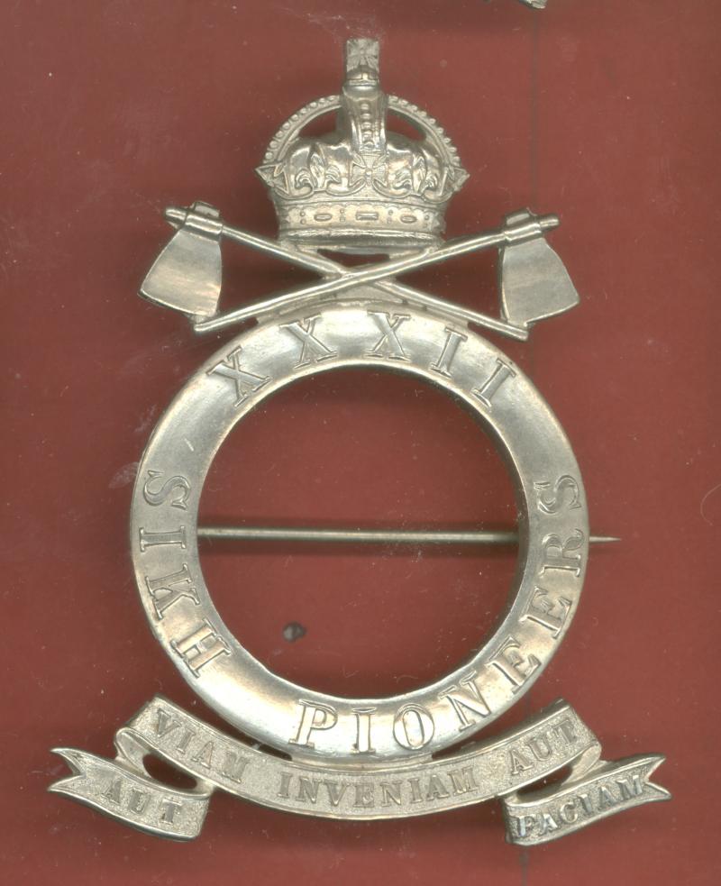 Indian Army. 32nd Sikh Pioneers WW1 pagri badge.