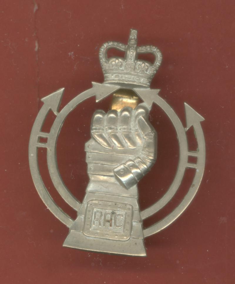Royal Armoured Corps EIIR metal beret badge